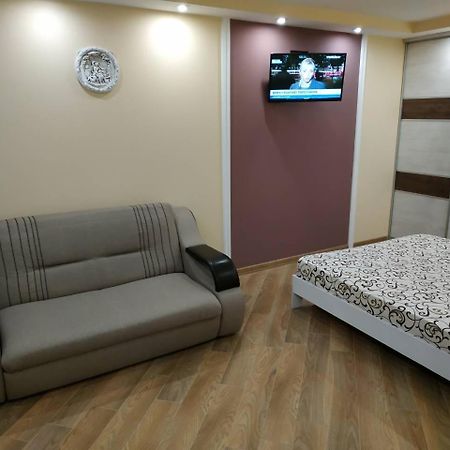 Apartments In The Center Maidan Rivne Exterior photo